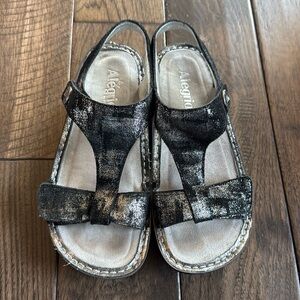 Alegria Women’s Black silver shimmer t sandals‎ Leather Size 38 (8)